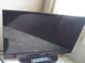 Samsung 32 inch TV complete with stand and remote control.