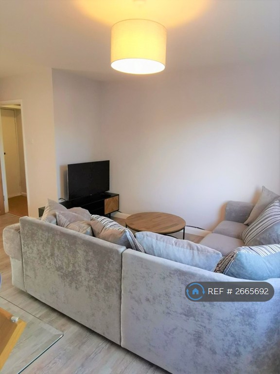 2 bedroom flat in Haig Court, Chelmsford, CM2 (2 bed) (#2665692)