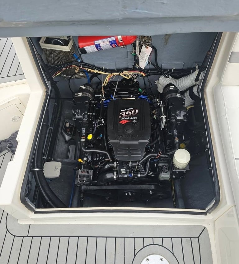 Maxum 2400sc3 cuddy cabin sports boat speedboat 