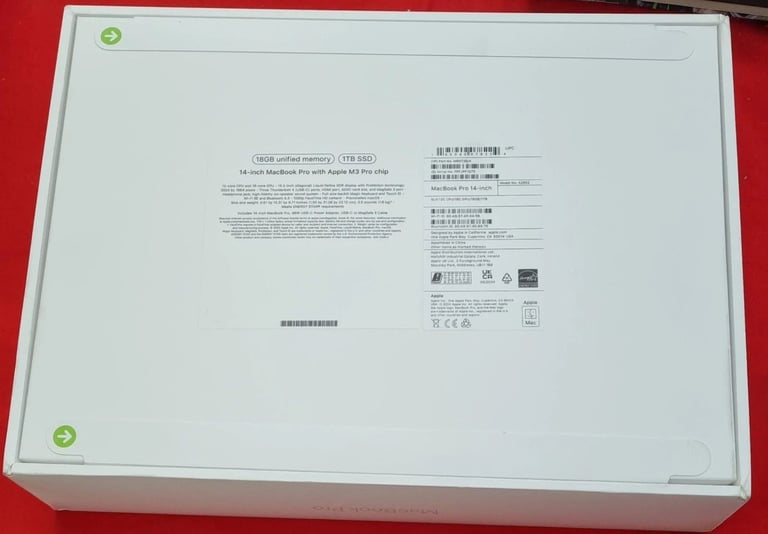 APPLE MaCBook PRO 14-Inch~ M3 Pro ~12C CPU 18C GPU~18 GB~ 1TB~SILVER (BRANDNEW) RRP £1999