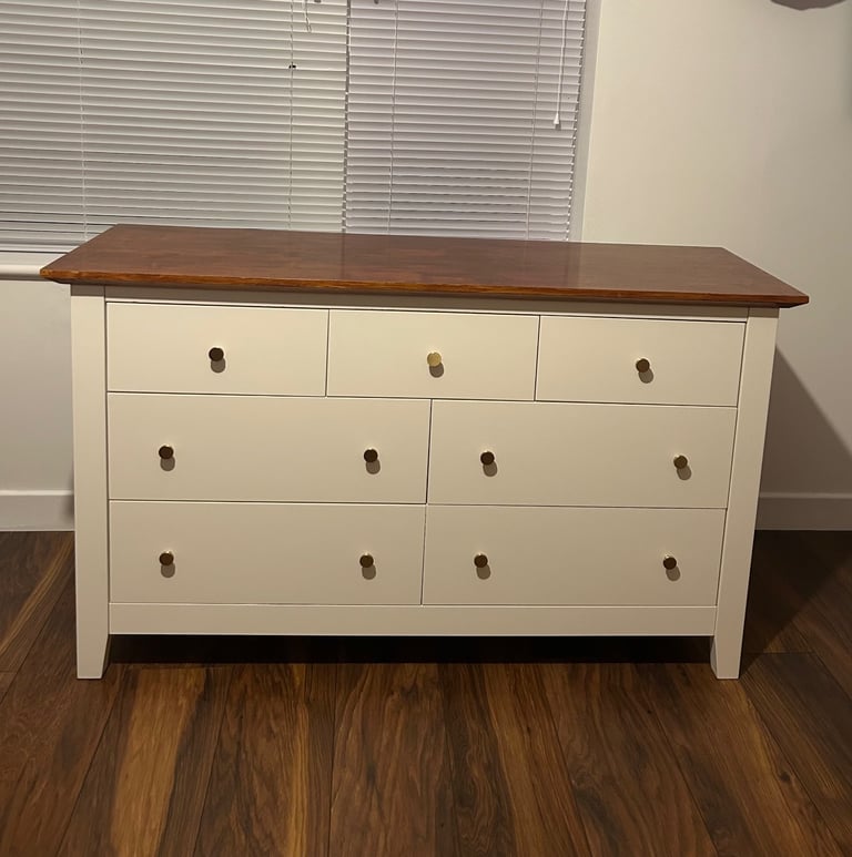 image for White chest of drawers 