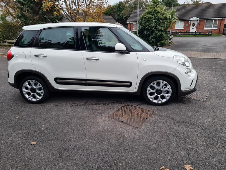 Fabulous Diesel 2014 Fiat 500L Lounge 1.6 Multijet Mpv 60-63 mpg Six Speed Gear Box Air Conditionin