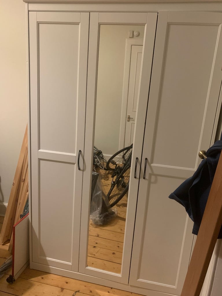 image for SONGESANG WHITE IKEA MIRRORED WARDROBE £120 ono