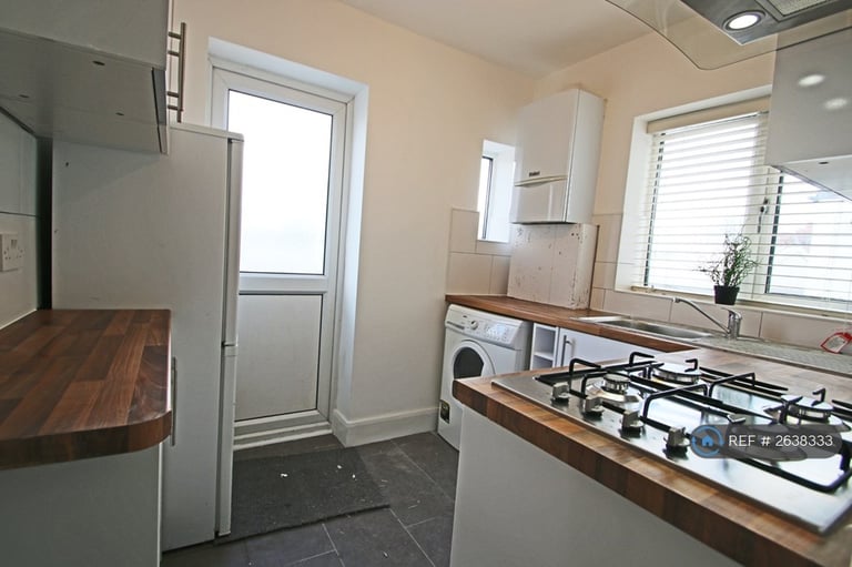 2 bedroom flat in Village Way East, Harrow, HA2 (2 bed) (#2638333)