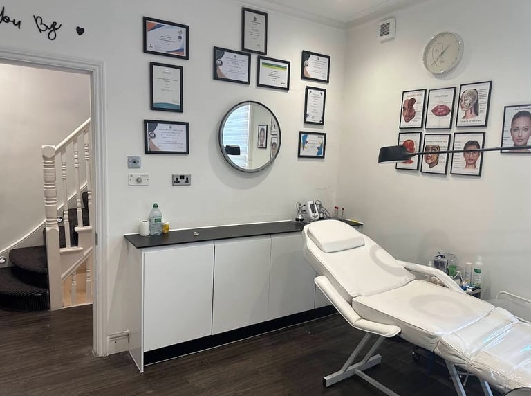 Beauty room in beauty clinic available for rent aesthetic/ therapy /massage 