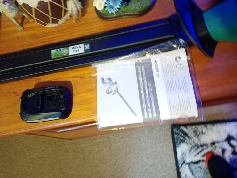 Bosch cordless universal hedge trimmer new 