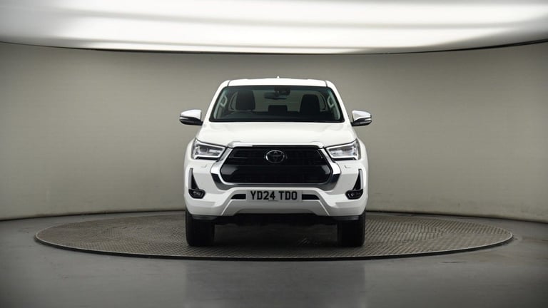 2024 Toyota Hilux 2.8 D-4D Invincible Pickup Double Cab 4dr Diesel Auto 4WD Euro 6 (s/s) (204 Pic...