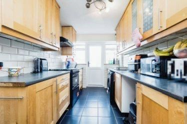 image for AVAILABLE NOW !!! .. BIG MEDIUM ROOM FOR £684pcm, IN HORNCHURCH, RM12 5QJ (BILLS INCLUDED)
