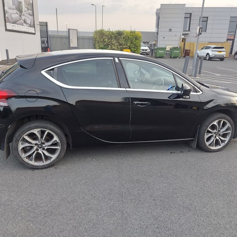 Citroen, DS4, Hatchback, 2013, Manual, 1560 (cc), 5 doors
