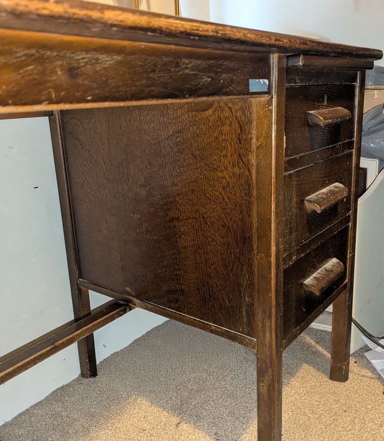 Desk (antique typewriter)