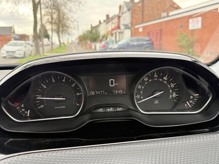 2016 Peugeot 208 1.2 PureTech Allure Euro 6 (s/s) 3dr HATCHBACK Petrol Manual