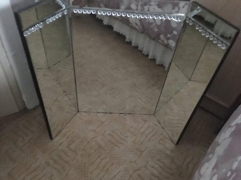 Dressing table mirror