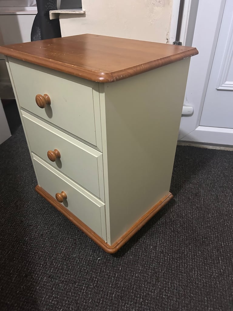 Drawers/bedside table 