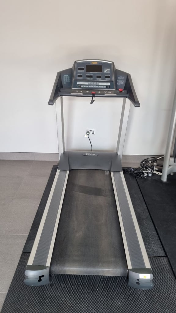 Lat pull down comercial gym equipment technogym 