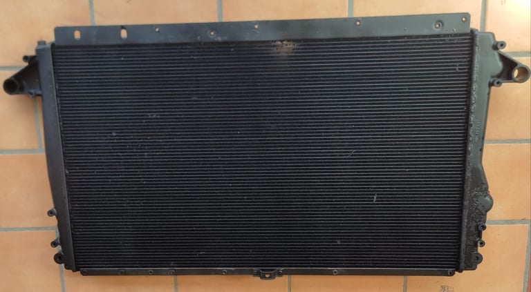 Water radiator Ferrari California