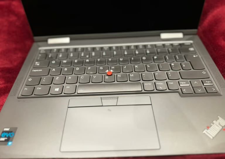 Lenovo laptop X1 Yoga Gen 6 *Touch Screen* i7-1165G7 16gb mem, 512GB HD