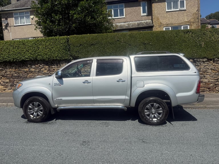 2007 TOYOTA HILUX INVINCIBLE DOUBLE CAB D/C 3.0 D4-D MANUAL 4X4 SILVER