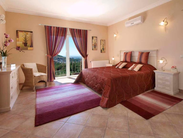 Algarve Portugal, Luxury Villa for Rent, Superb Coastal Views, Infinity Pool.