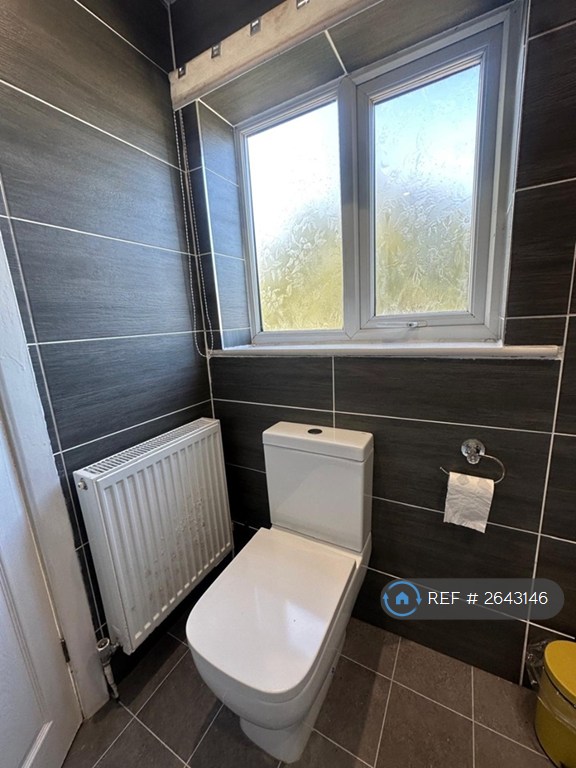 3 bedroom house in Bebbington Close, Sale, M33 (3 bed) (#2643146)
