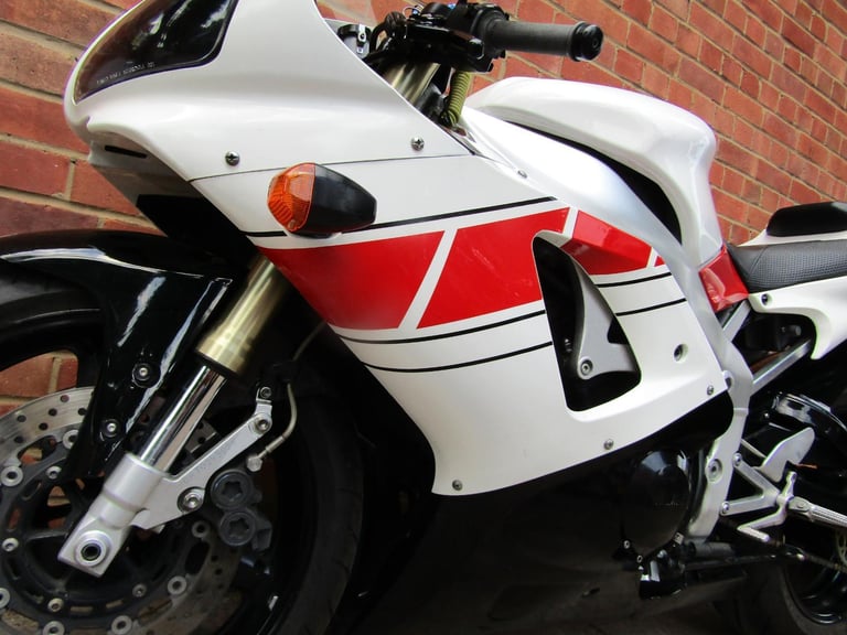 Yamaha YZF R1 1999 MODEL WITH ULEZ CERTIFICATE , SPECIAL PAINT JOB..LOOK ! 