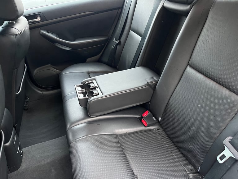 Toyota Avensis 2.2 D-4D , full year MOT, bargain, leather, FSH, cheap car, Diesel Toyota