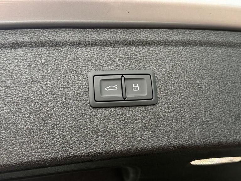  Audi Q5 2.0 TFSIe 55 Competition SUV 5dr Petrol Plug-in Hybrid S Tronic quattro Eur Petrol/Elect...