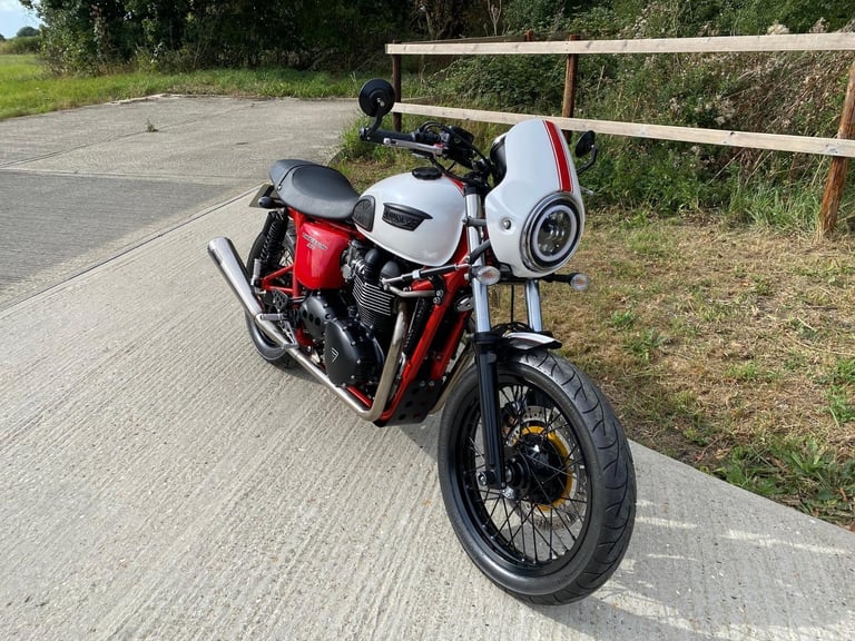 TRIUMPH BONNEVILLE THRUXTON 900, 2010, 3,545 MILES, ARROW EXHAUSTS, LOVELY BIKE