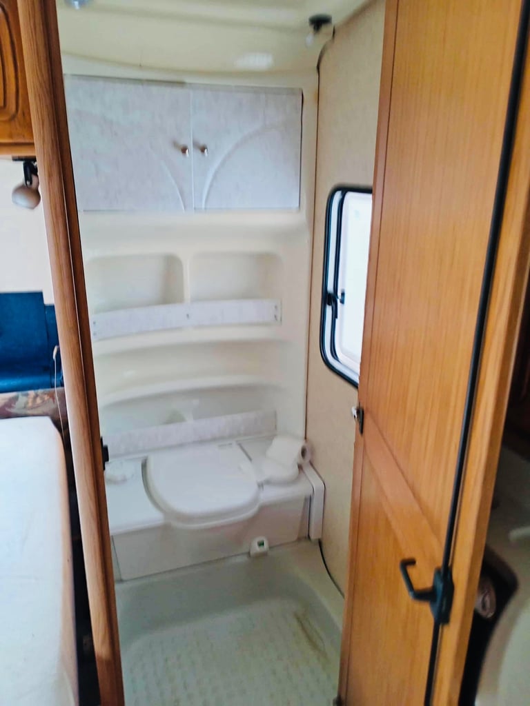 2005 Fixed bed hobby caravan 