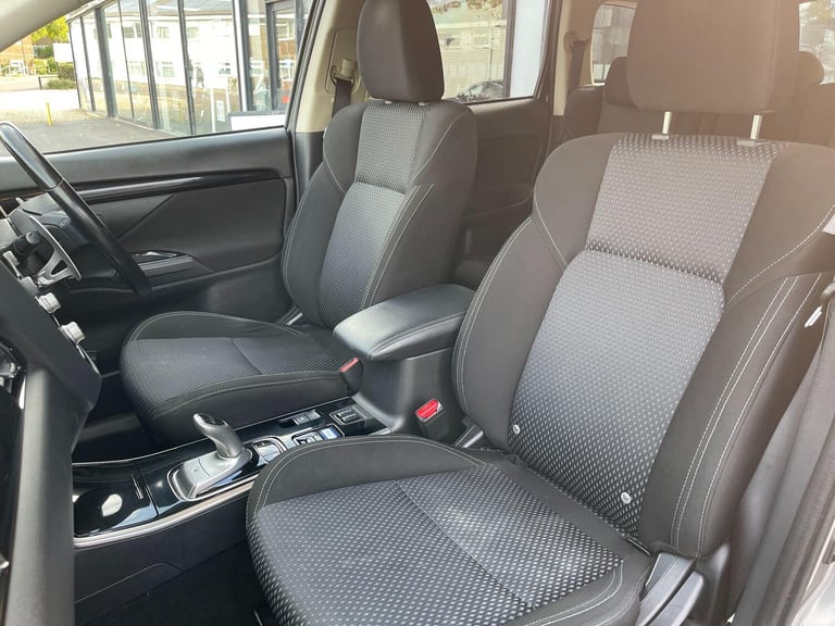 2020 Mitsubishi Outlander 2.4h TwinMotor 13.8kWh Verve CVT 4WD Euro 6 (s/s) 5dr ESTATE Petrol/Ele...