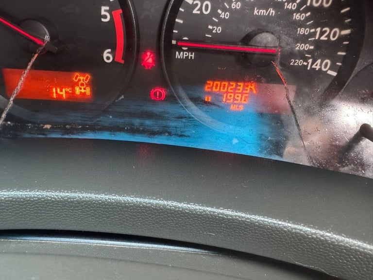 2012 Nissan Navara Double Cab Pick Up Tekna 2.5dCi 190 4WD PICK UP DIESEL Manual