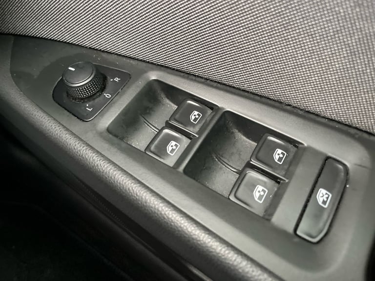  SEAT Leon 1.2 Tsi Se Dynamic Technology Hatchback 5dr Petrol Manual Euro 6 s/s