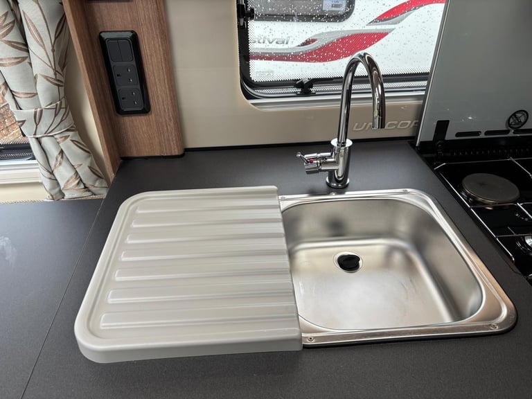 2019 Bailey Unicorn Cabrera (Rear Island Fixed Double Bed) Powrtouch Motor Mover