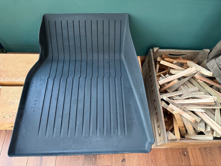 Original Tesla Model Y set of rubber mats - x5