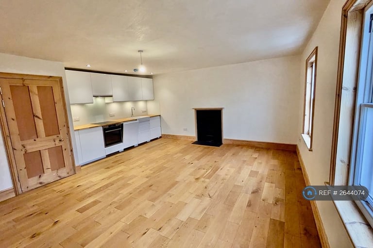 2 bedroom flat in Wellington Square, Hastings, TN34 (2 bed) (#2644074)