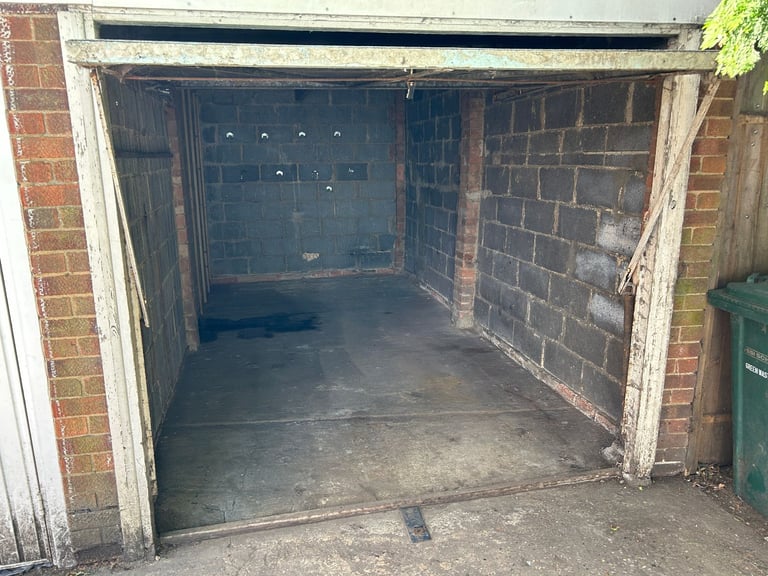 garage to rent 50yards away from Mill Hill Broadway Station (Thameslink) NW7 2JT