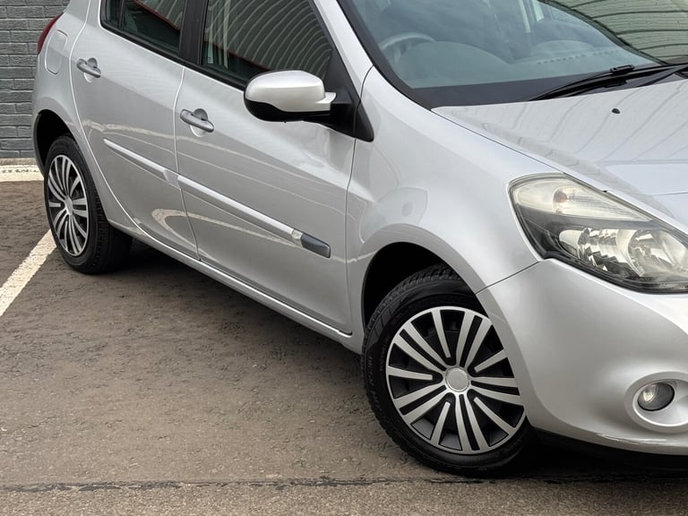 2011 Renault Clio 1.2 16V Expression 5dr HATCHBACK Petrol Manual
