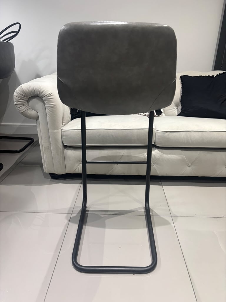 4x grey bar stools 