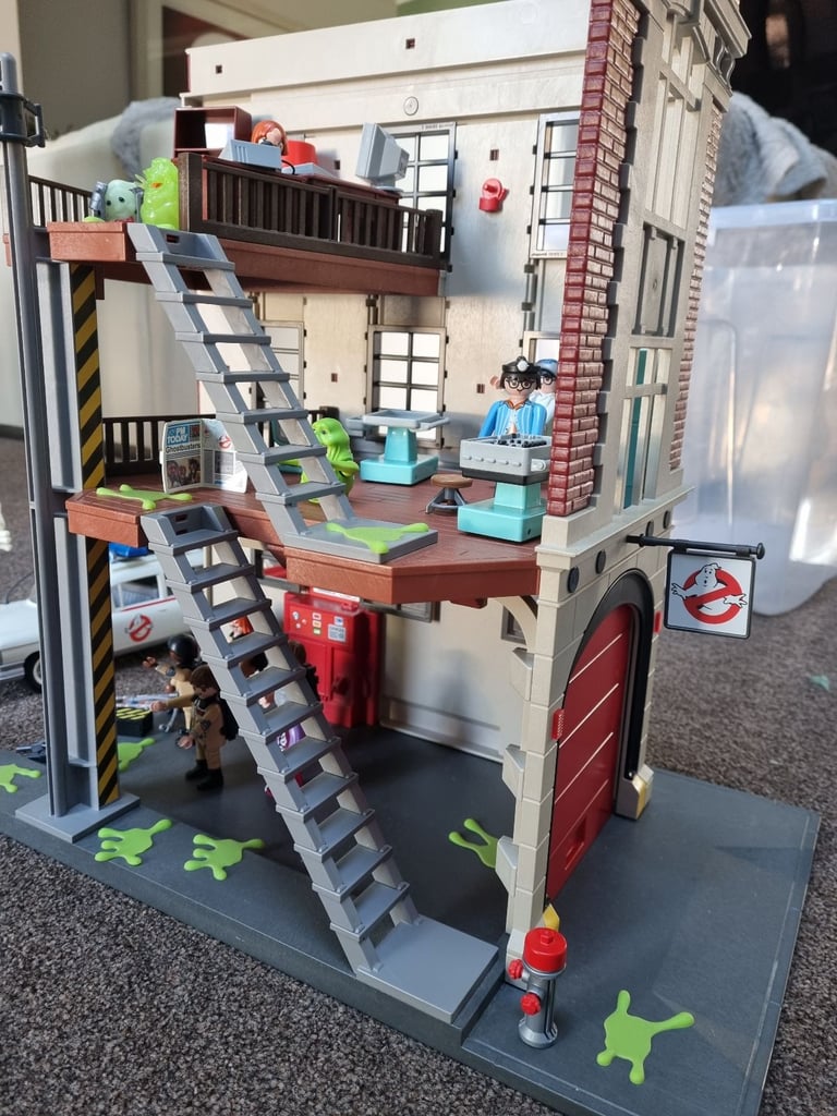 Playmobil ghostbusters tower and car playset