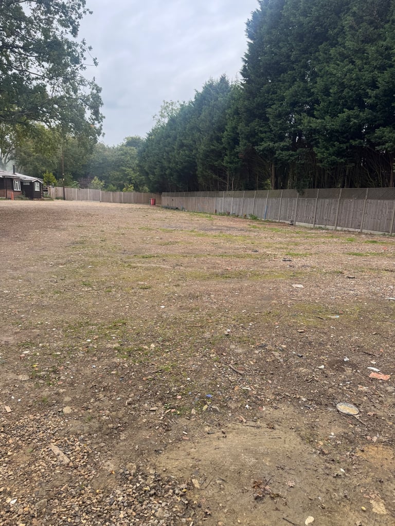 Open storage yard (10-20 cars) 