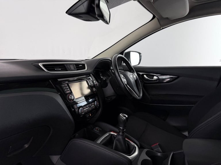 2016 Nissan Qashqai 1.2 DiG-T N-Connecta 5dr HATCHBACK PETROL Manual