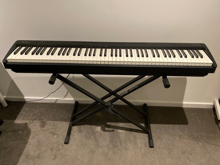 Roland FP-10 - 88-Key Digital Piano - Excellent Condition Piano Keyboard