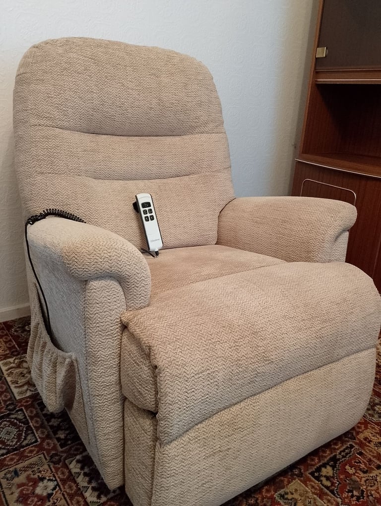 Rise/Recliner Armchair