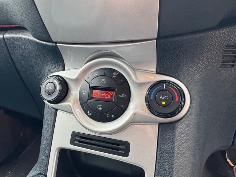 Ford, FIESTA, Hatchback, 2011, Manual, 1560 (cc), 5 doors