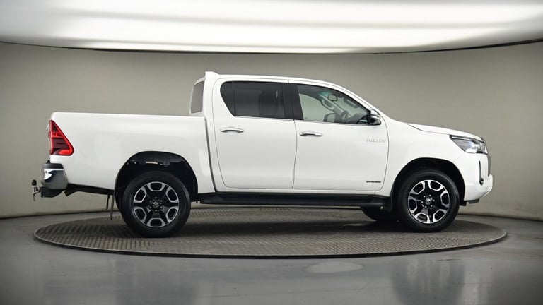 2024 Toyota Hilux 2.8 D-4D Invincible Pickup Double Cab 4dr Diesel Auto 4WD Euro 6 (s/s) (204 Pic...