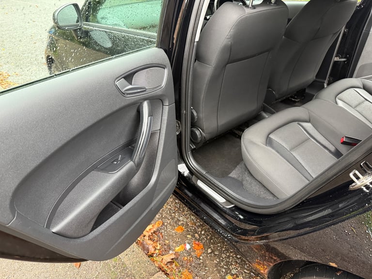 Audi A1 1.6TDi 2013 clean car 