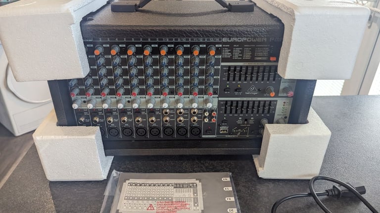 Behringer PMP2000D europower Powered Mixer