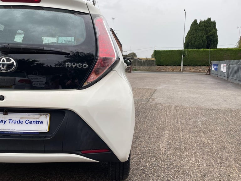  Toyota AYGO 1.0 VVT-i x-play Euro 5 5dr Euro 5 Petrol Manual