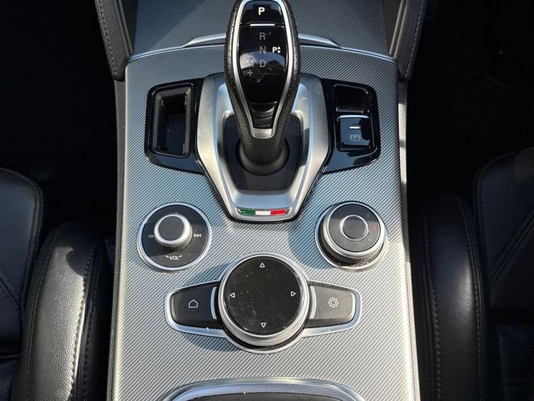 2022 Alfa Romeo Stelvio 2.0 Turbo 280 Veloce 5dr Auto ESTATE PETROL Manual