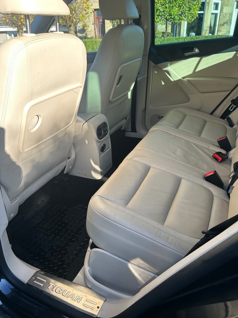 Volkswagen, TIGUAN, R Line Estate, 2010, Semi-Auto, 1968 (cc), 5 doors