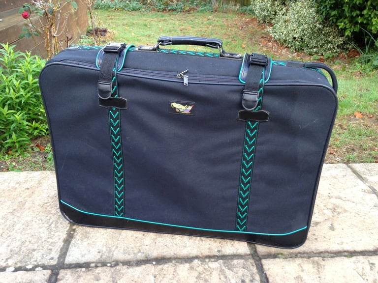 Large suitcase travel case 